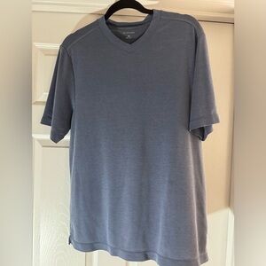 Saks Fifth Avenue V neck Tee, Size Medium